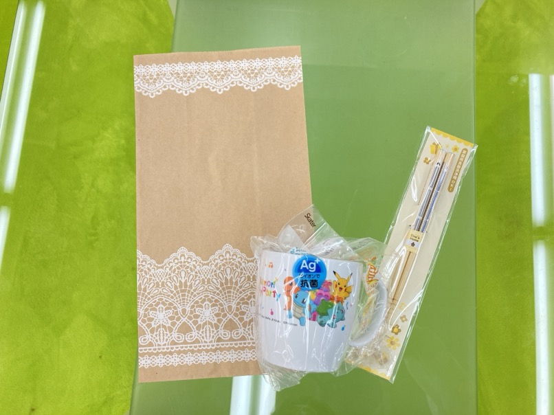 プレゼントと紙袋