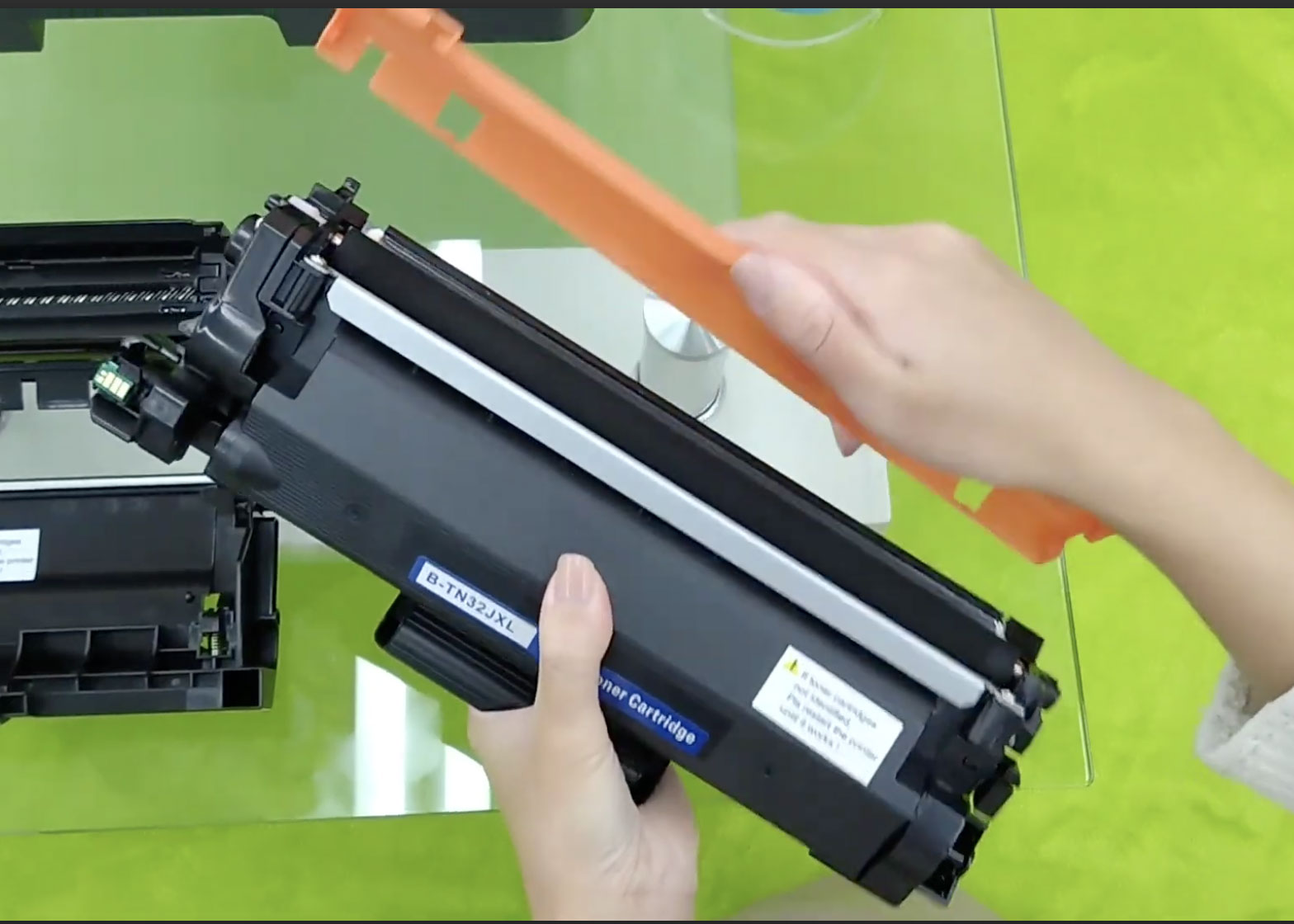 インク革命　TN-32J　互換トナー　保護部材を外す