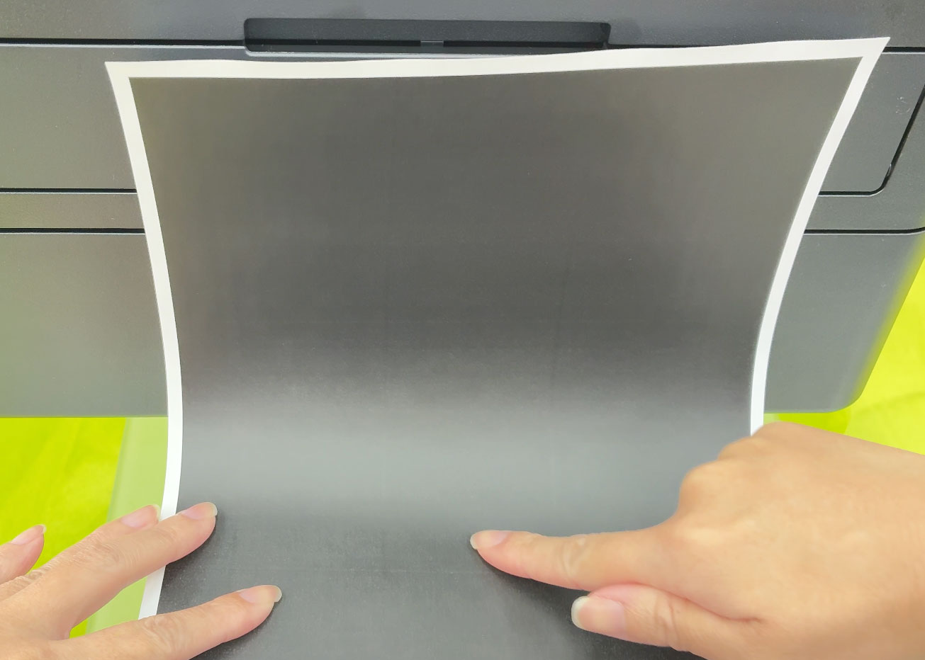 純正トナー 指でこする