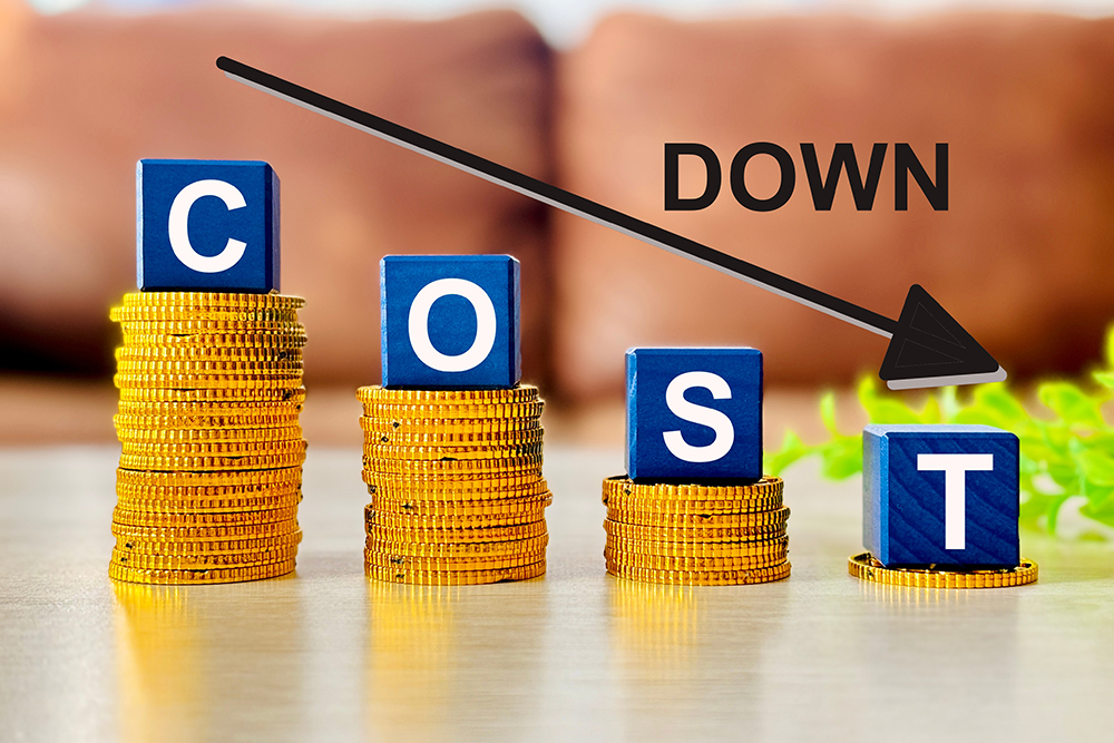 コストを抑えるイメージ（コインが階段状に少なくなっている画像とか？）