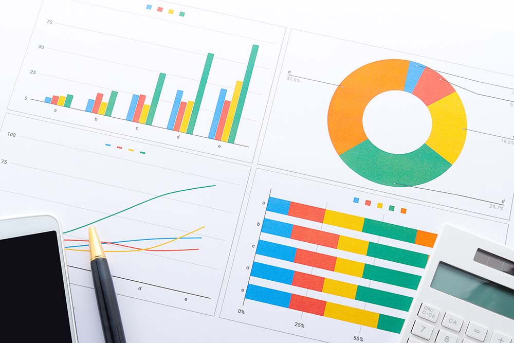 写真やグラフなどカラフルなものが多い印字率の高い文書のサンプル画像