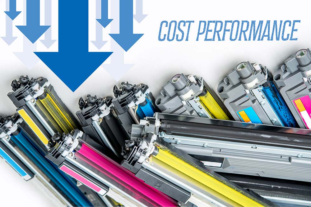 トナーの画像と下矢印が掲載されたコストパフォーマンスのイメージ画像